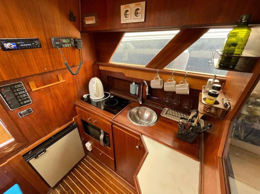 Barco Acogedor - Cosy Boat - Bådhotel Barcelona